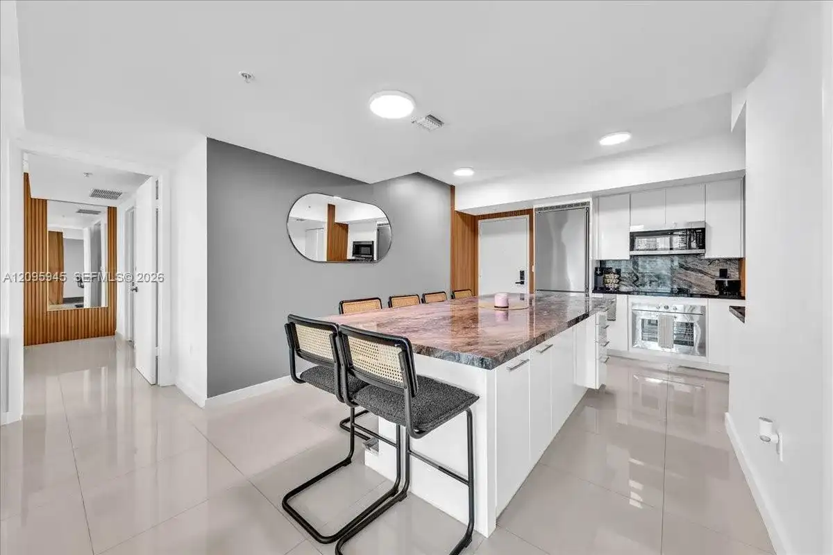 92 SW 3rd St # 2802, Miami FL 33130