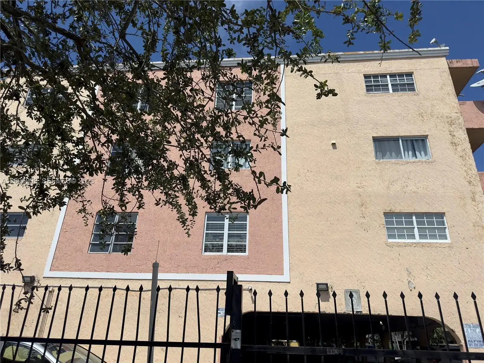 1055 W 77th St # 311, Hialeah FL 33014