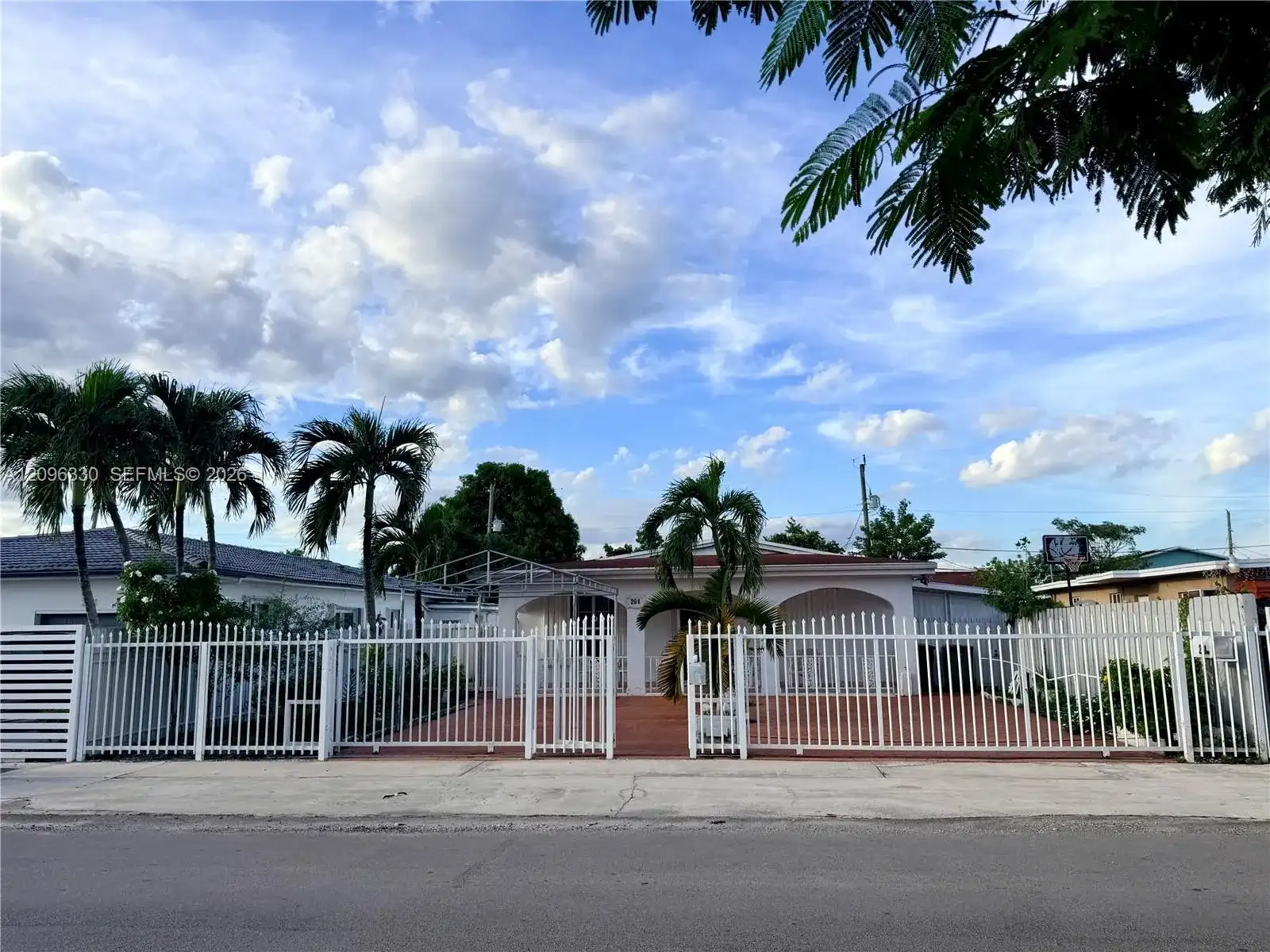 261 E 50th St, Hialeah FL 33013