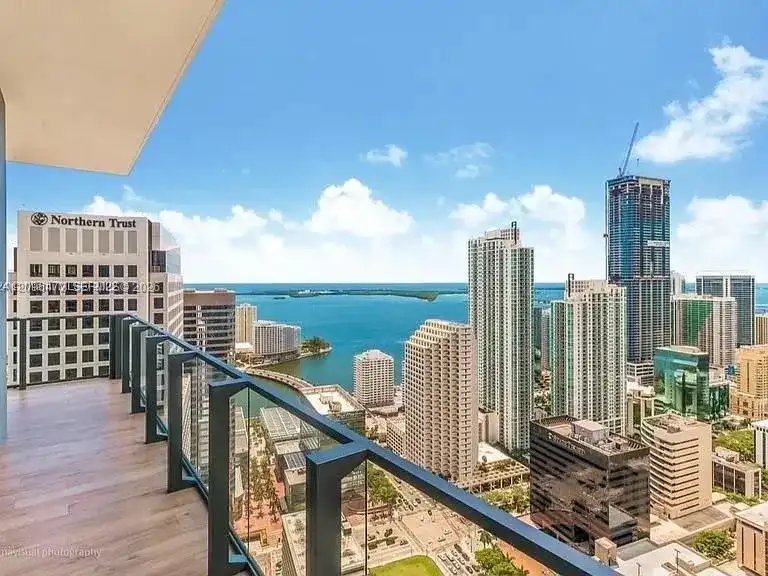 68 SE 6th St # 3901, Miami FL 33131