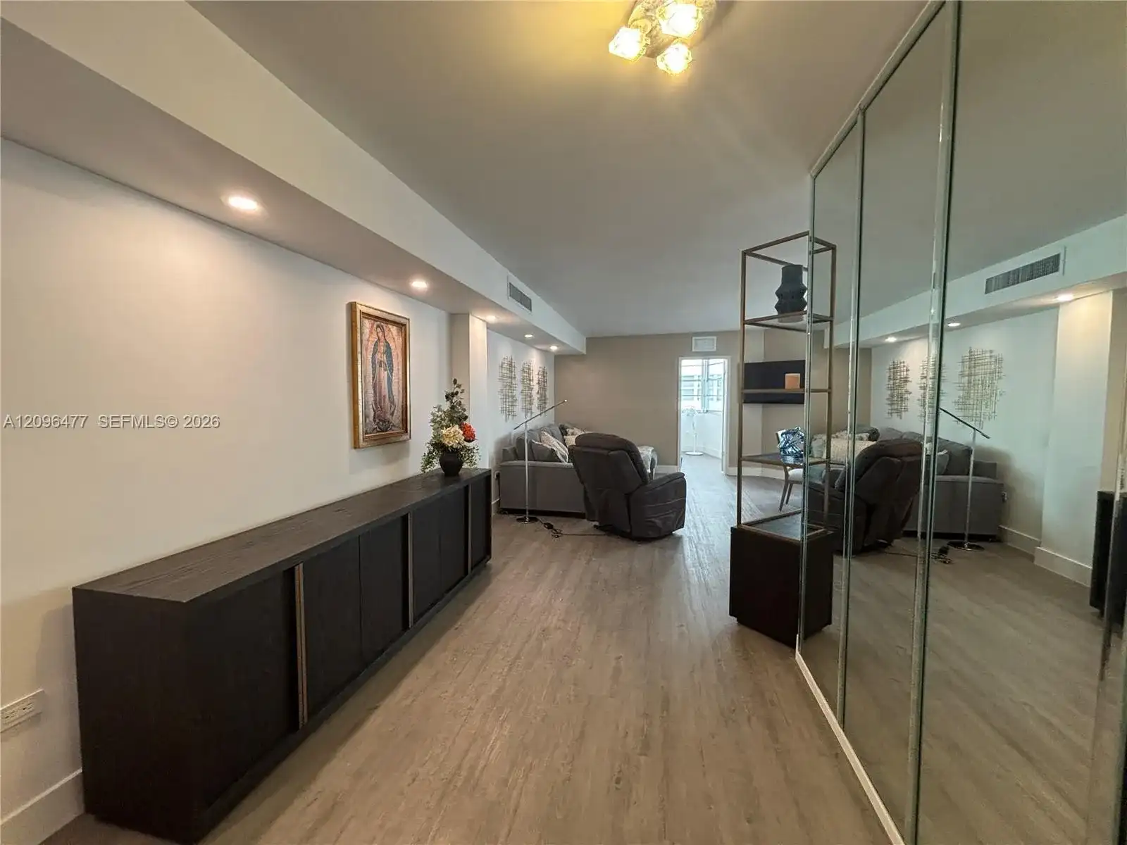 905 Brickell Bay Dr # 1124, Miami FL 33131