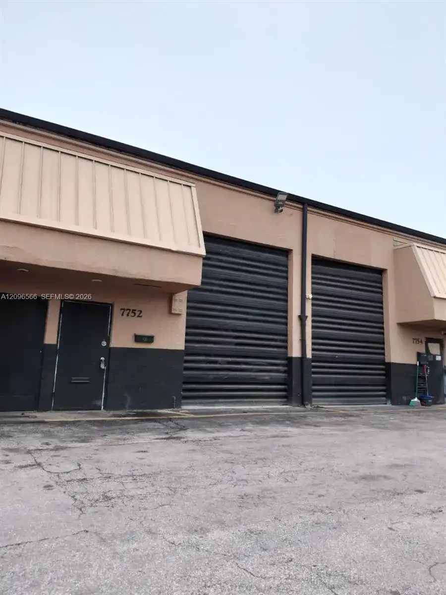 7752 NW 64th St, Miami FL 33166