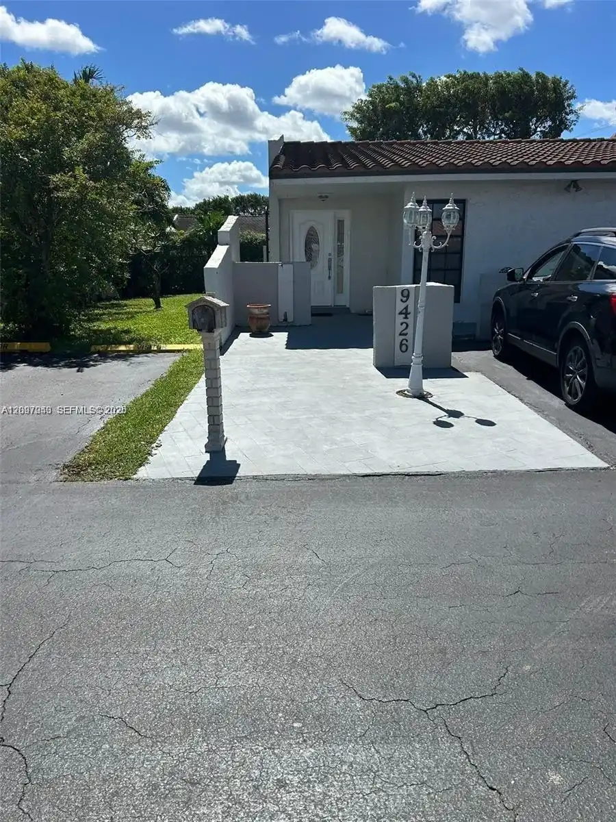9426 SW 6th Ln, Miami FL 33174