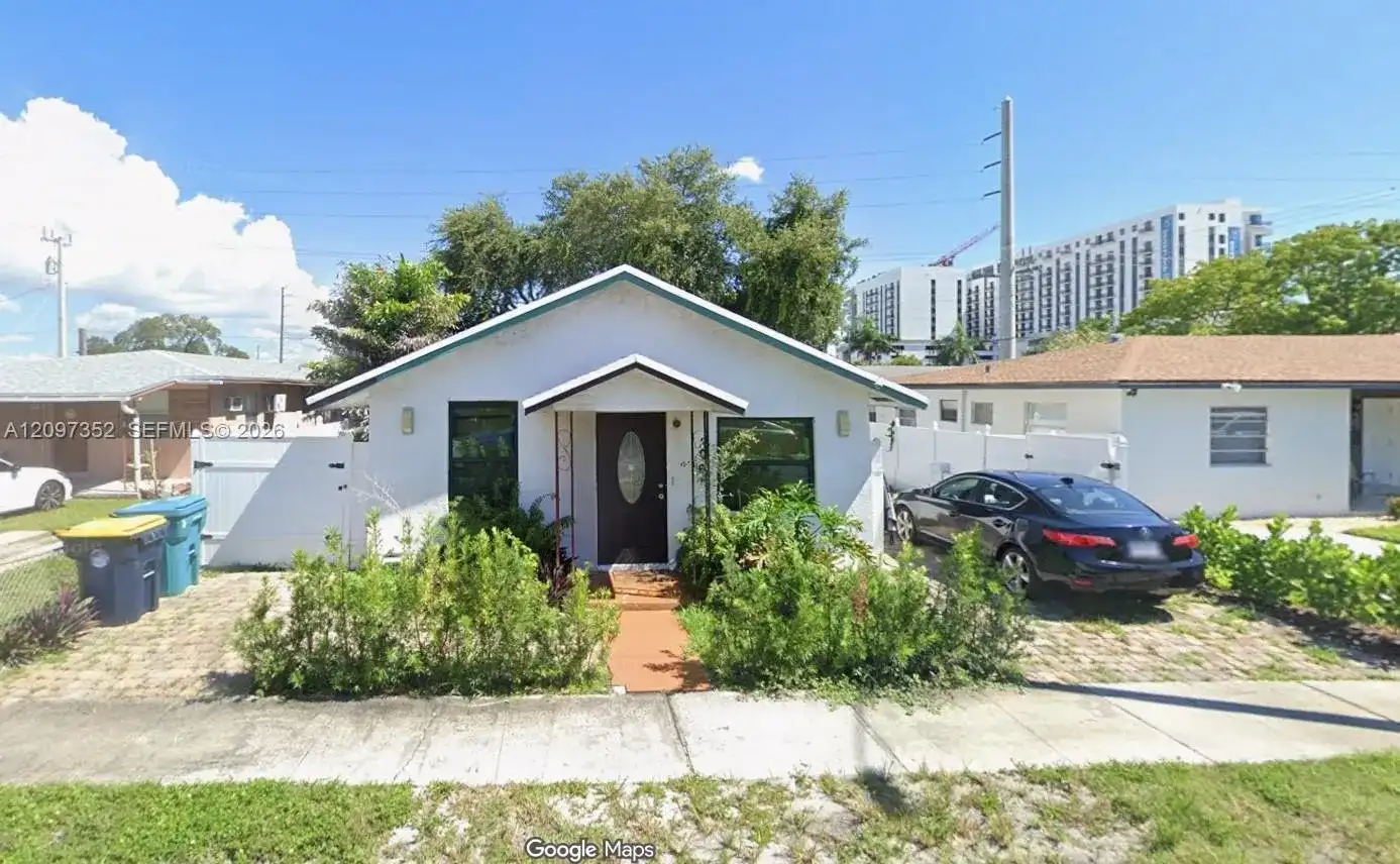 206 SW 2nd Ter, Dania Beach FL 33004