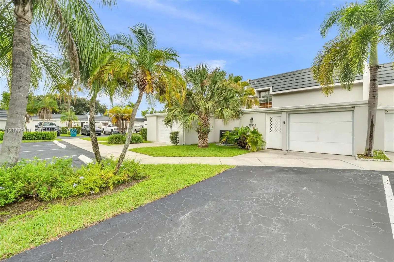 18958 Bobolink Dr, Hialeah FL 33015