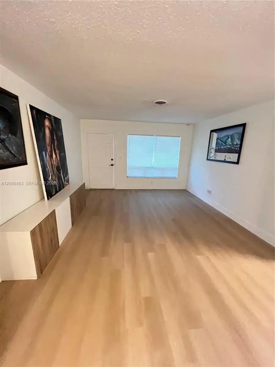 4177 NW 52nd Ave, Lauderdale Lakes FL 33319