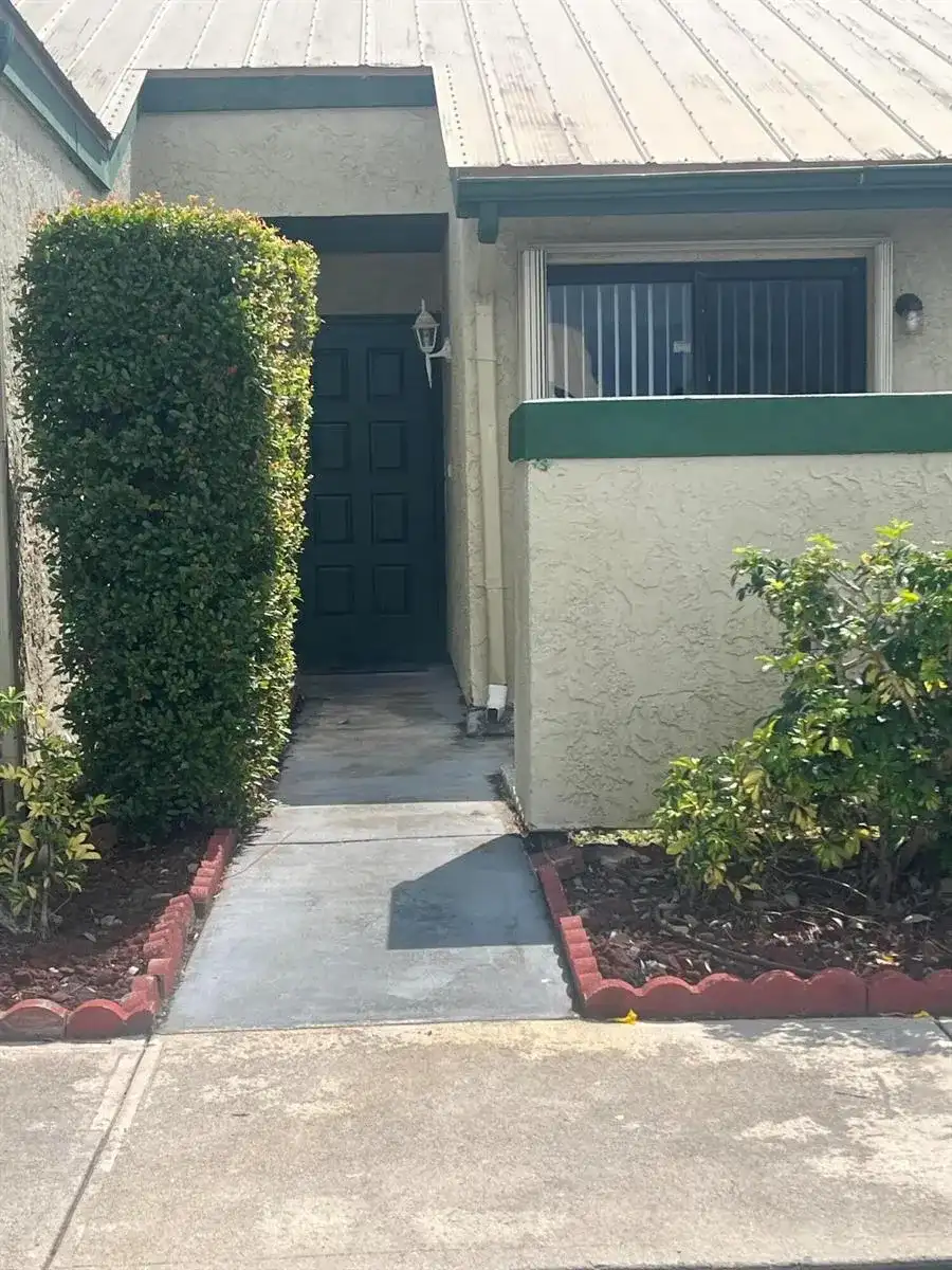 566 SW Sara Boulevard, Port St. Lucie FL 34953