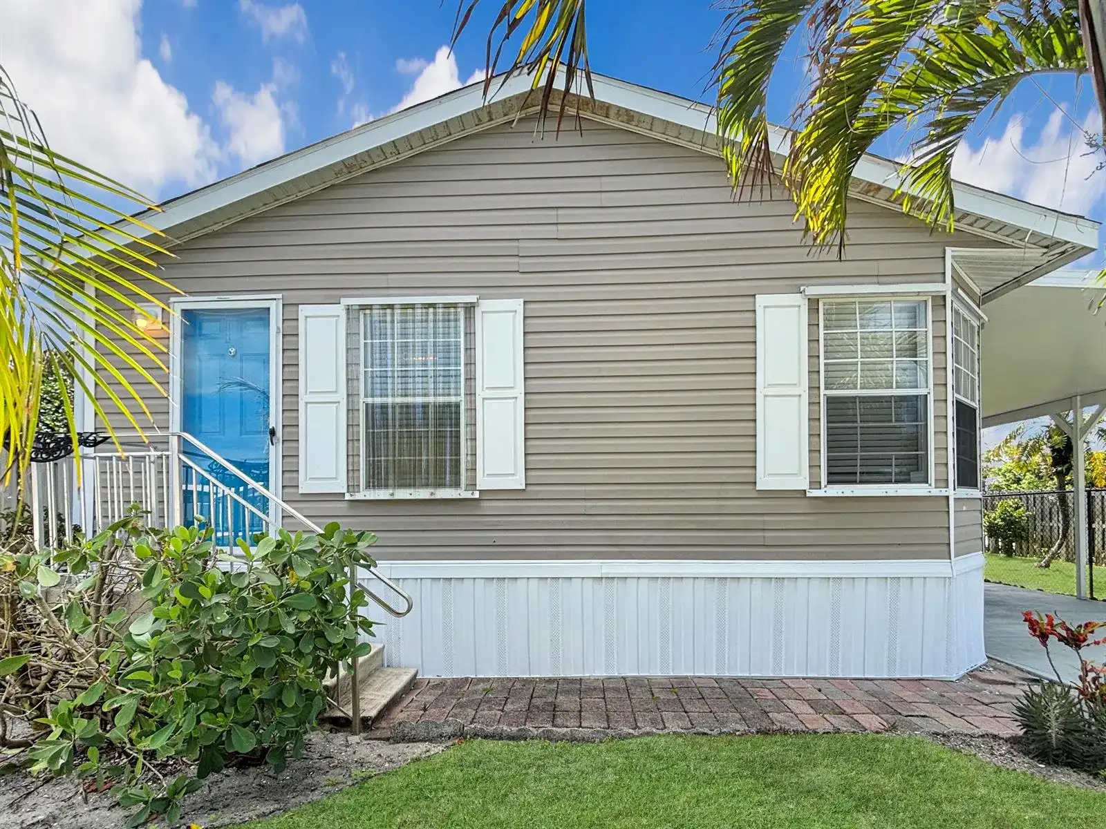 7568 SE Swan Avenue, Hobe Sound FL 33455