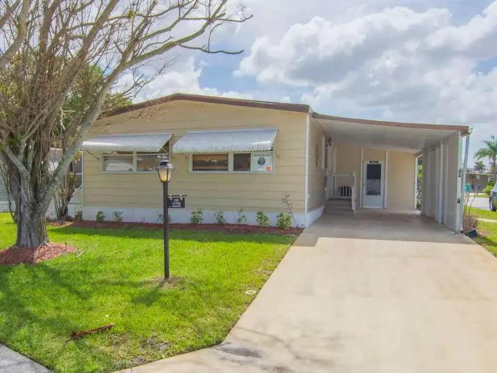 225 NE Forrest Court, Jensen Beach FL 34957