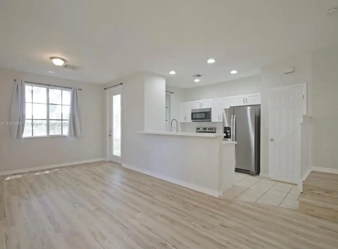 6030 SW 19th Place, North Lauderdale FL 33068