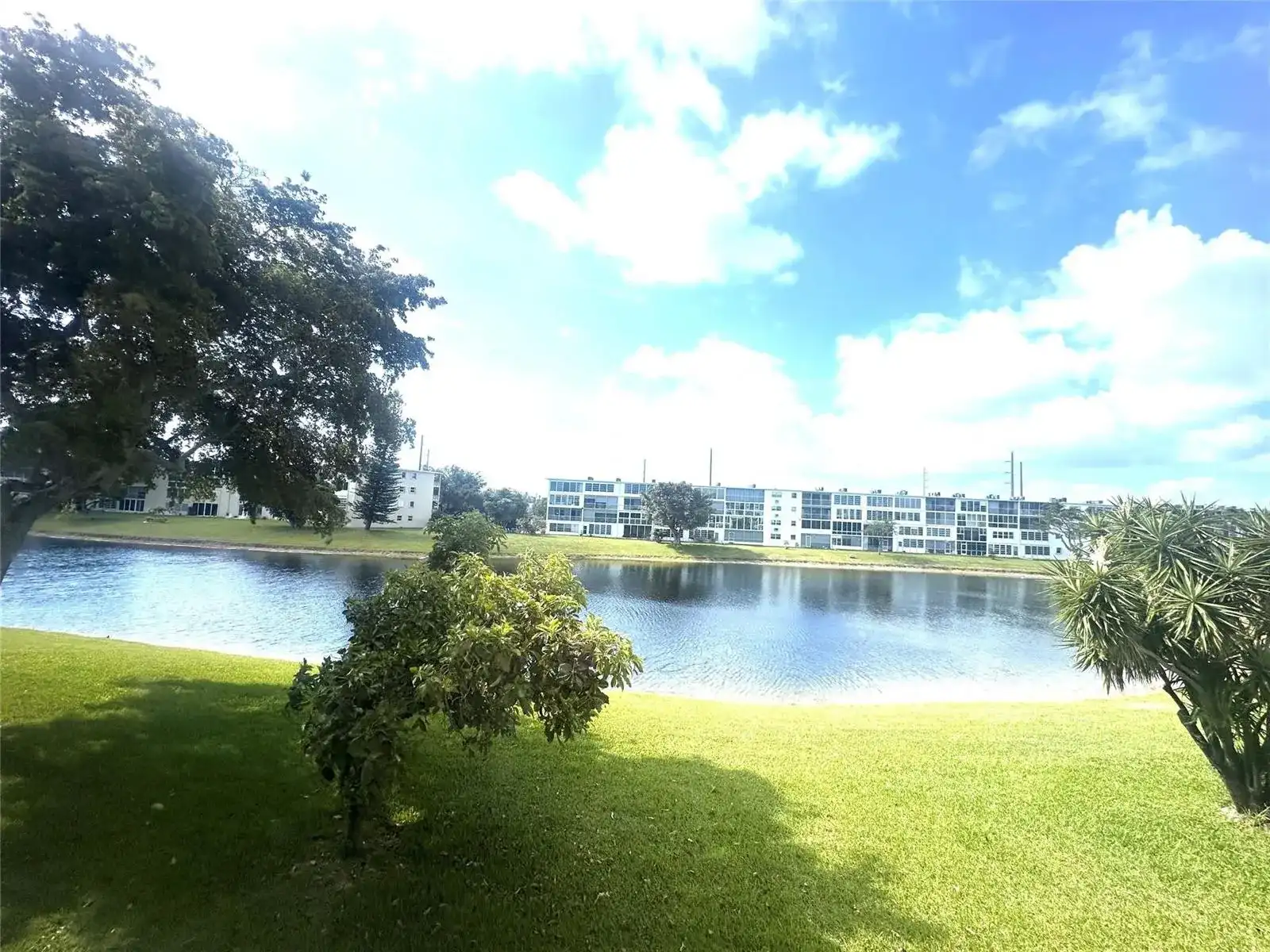2004 Harwood C # 2004, Deerfield Beach FL 33442