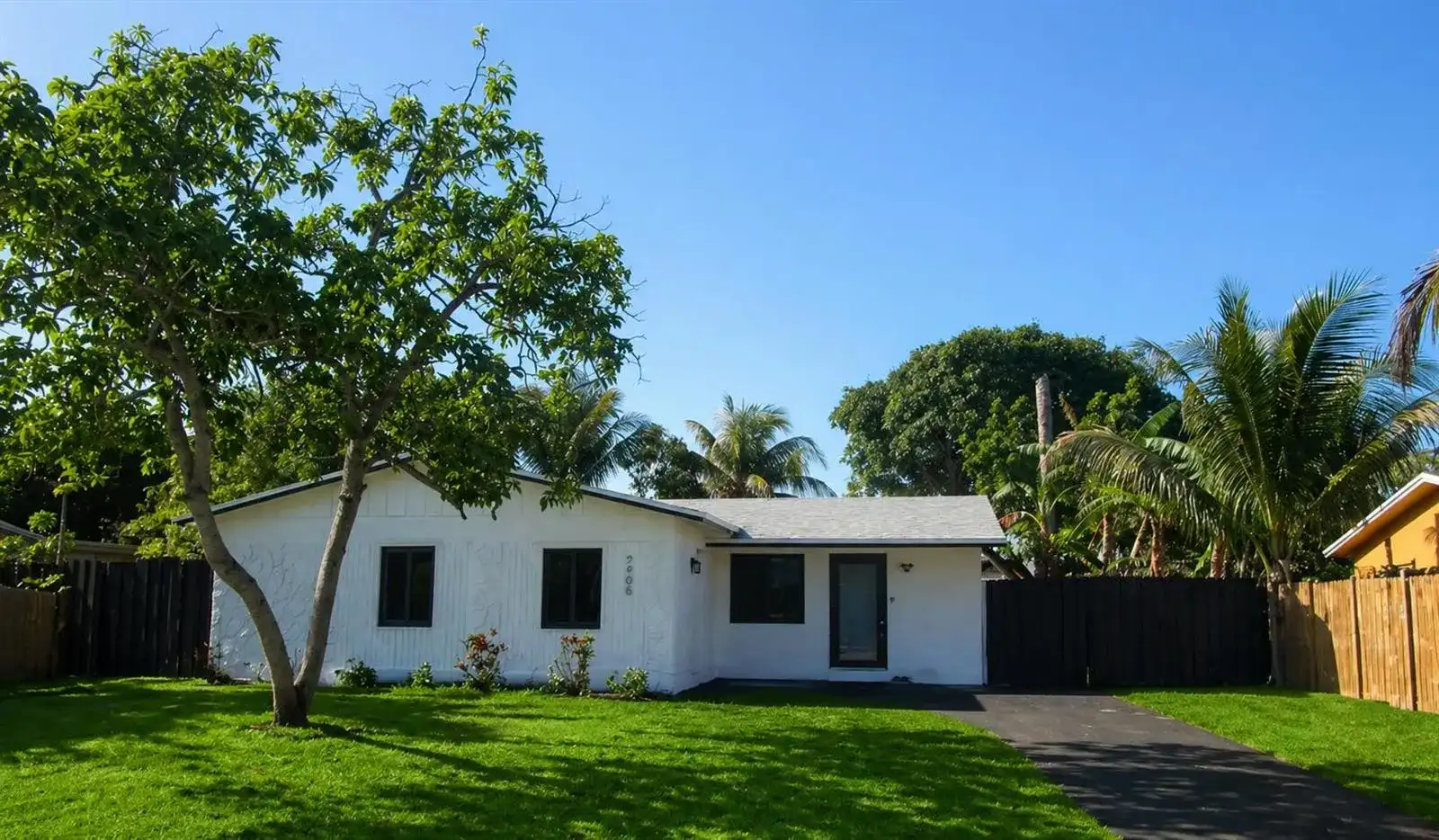 7708 SW 9th St, North Lauderdale FL 33068