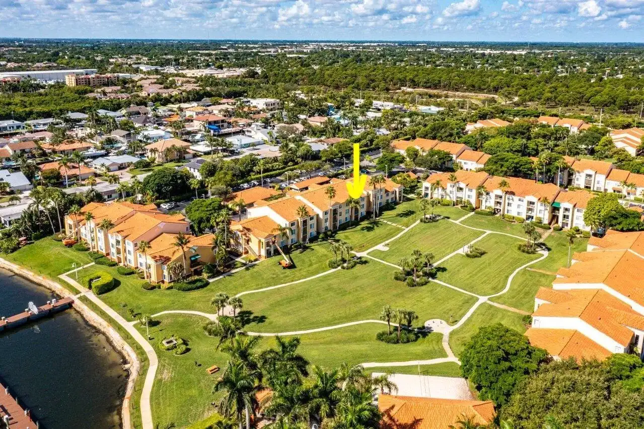 157 Yacht Club Way # 206, Hypoluxo FL 33462