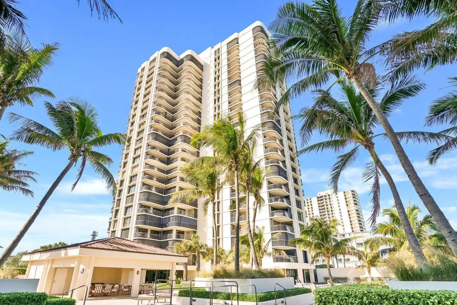 5380 N Ocean Drive # 18j, Singer Island FL 33404