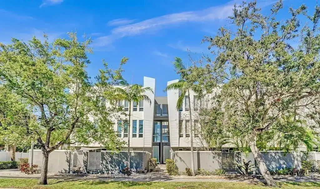 703 SE 16th Court, Fort Lauderdale FL 33316