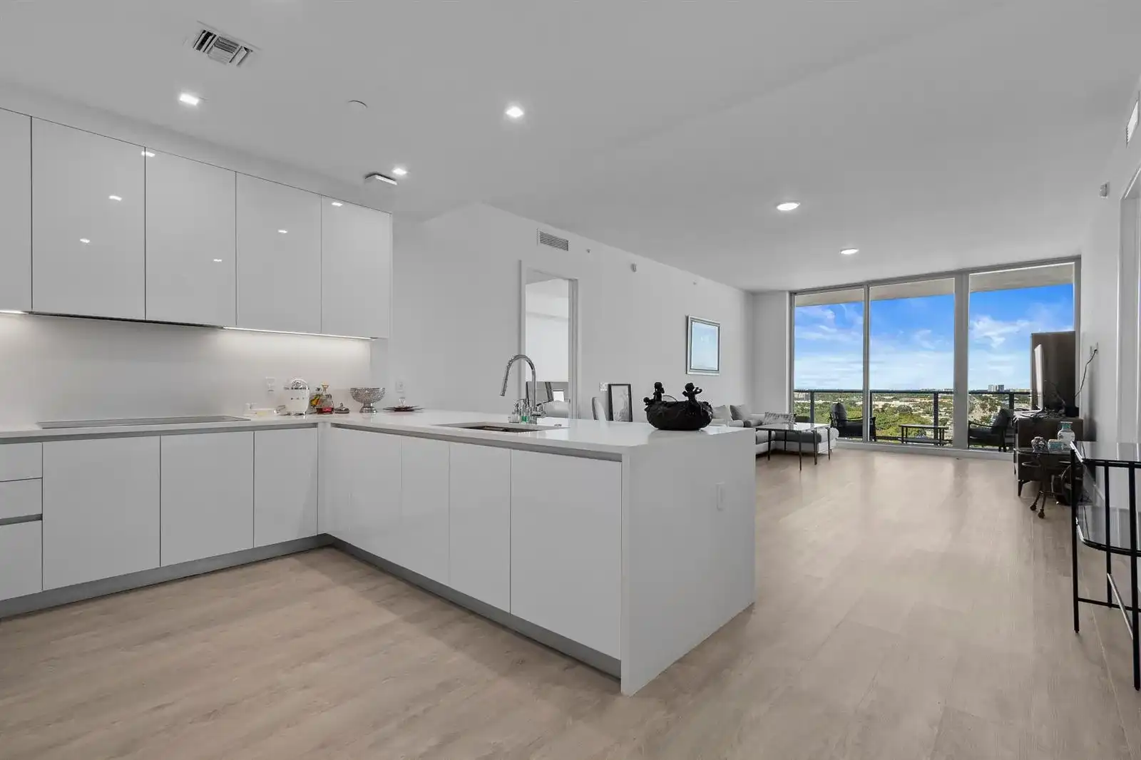 220 Lake Shore Drive # 1913, Lake Park FL 33403