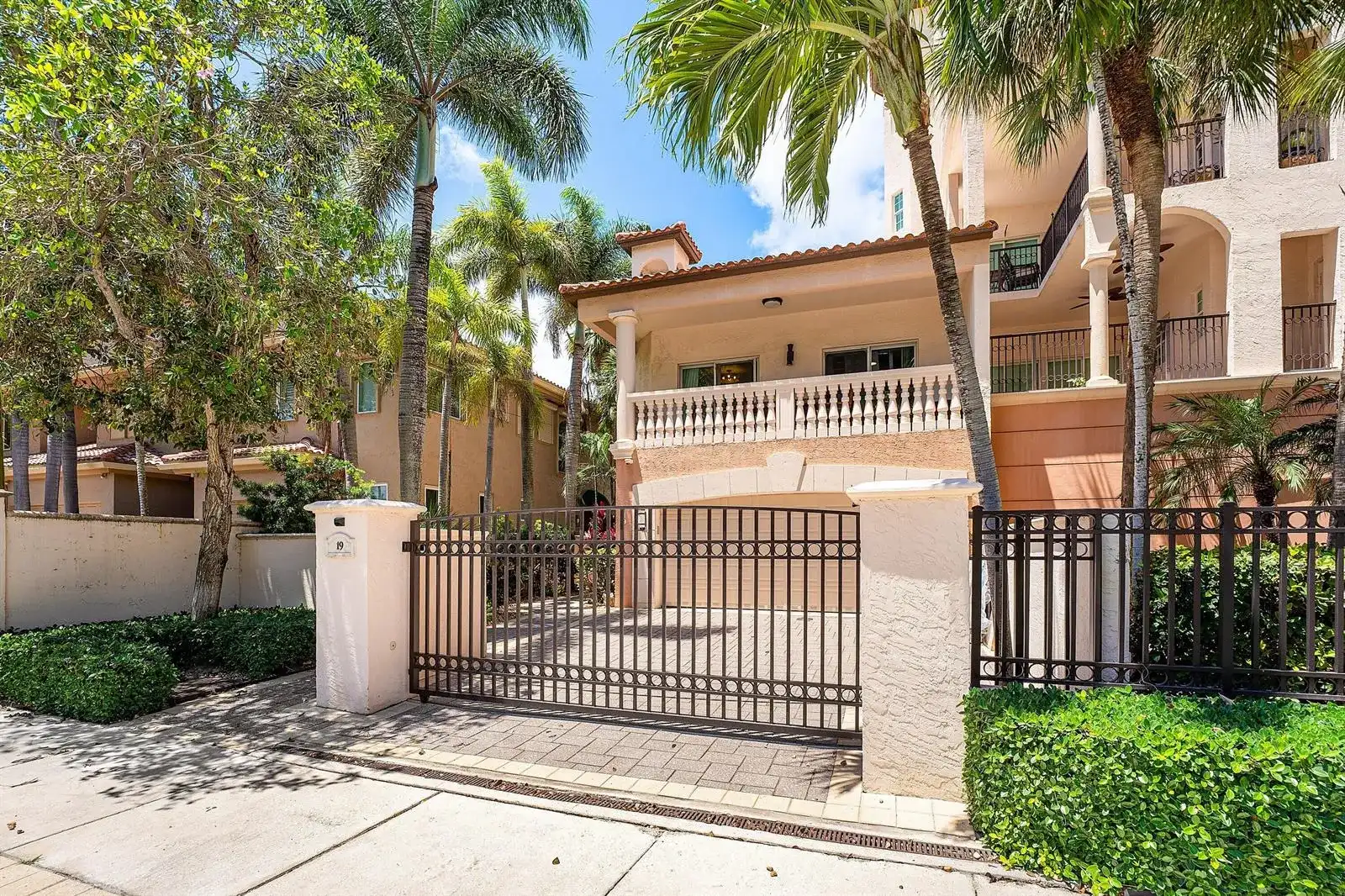 19 Hendricks Isle, Fort Lauderdale FL 33301