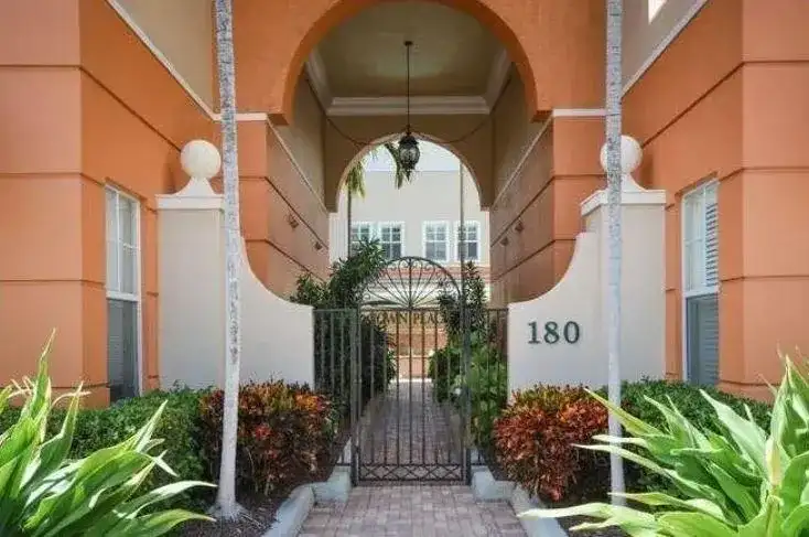 180 NE 6th Avenue # F, Delray Beach FL 33483
