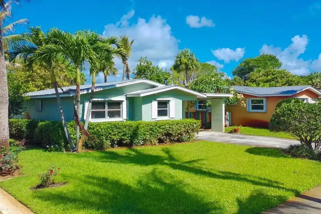 262 SE Monterey Avenue, Stuart FL 34996