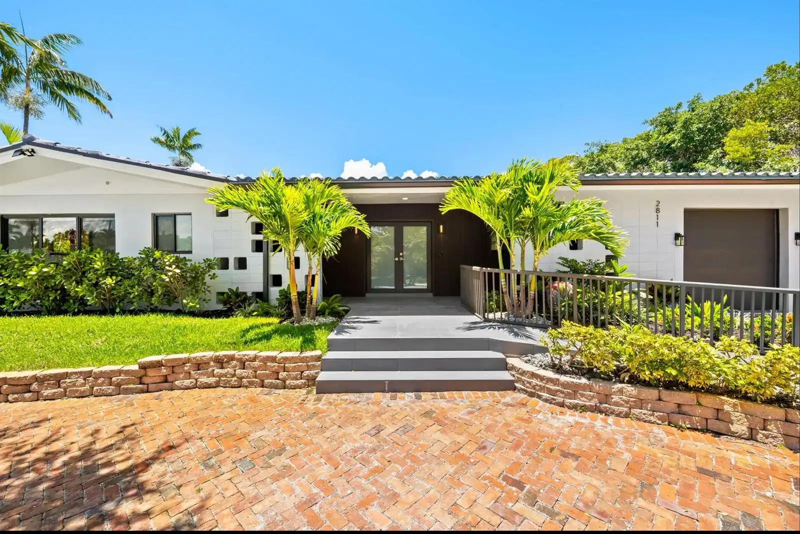 2811 NE 53rd Court, Lighthouse Point FL 33064