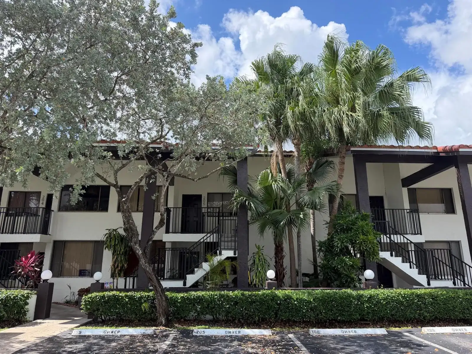 3300 NW 46th Street # 104, Oakland Park FL 33309