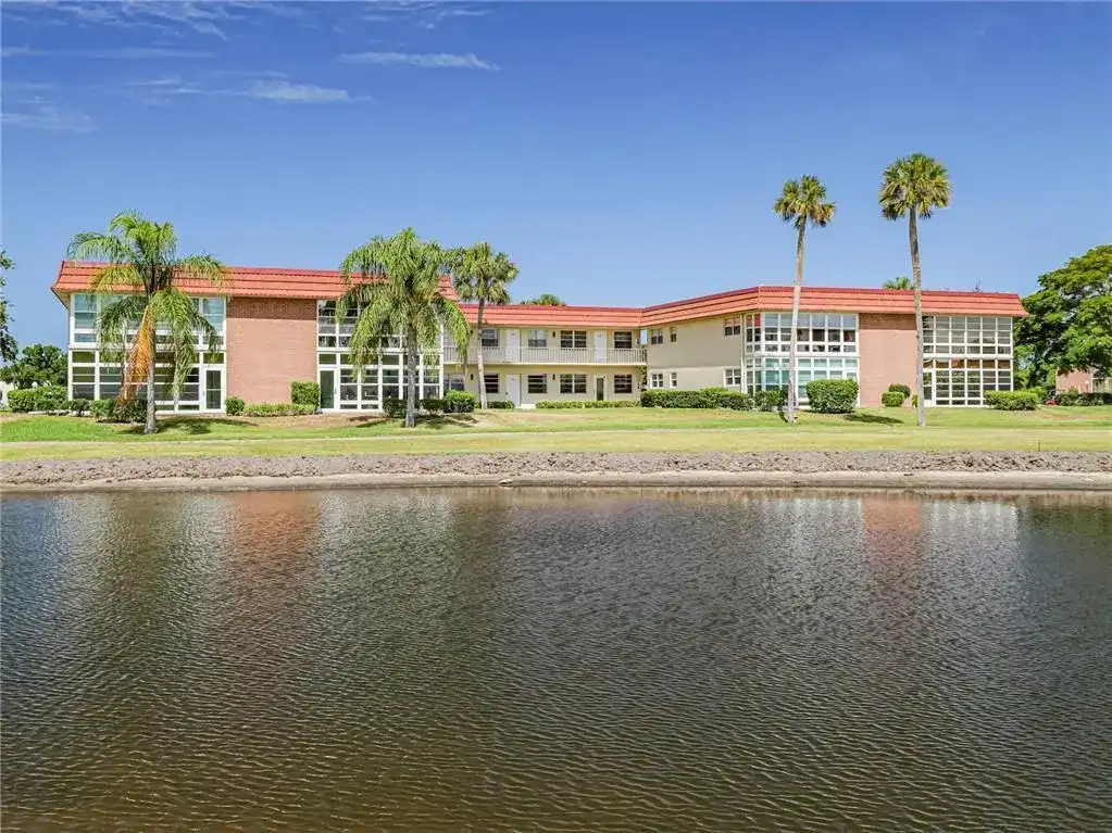 76 Royal Oak Drive # 104, Vero Beach FL 32962