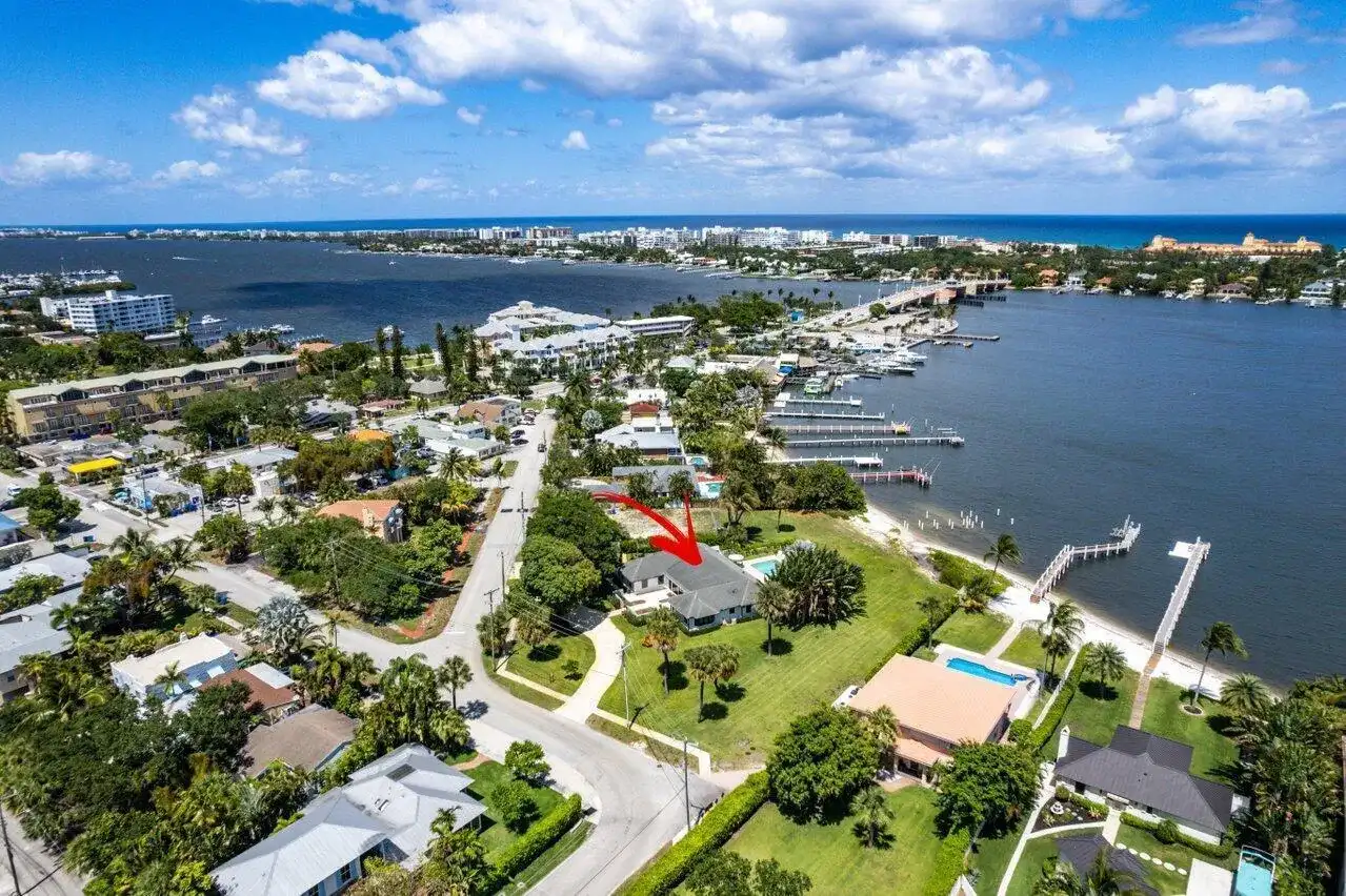 210 S Lake Drive, Lantana FL 33462