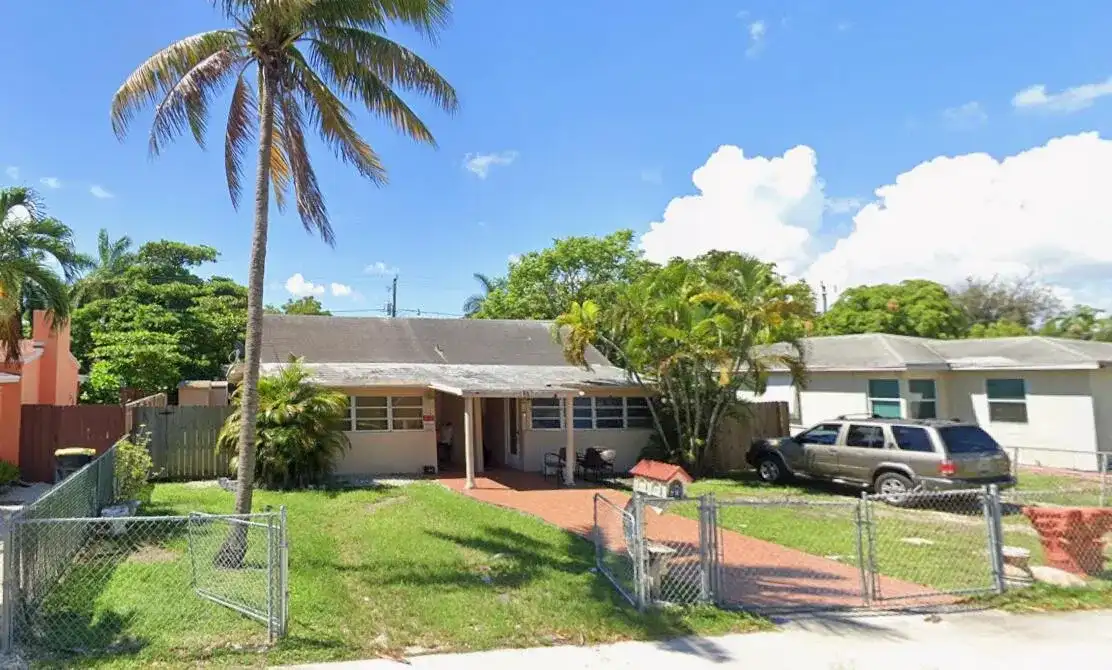 43 SW 11th Street, Dania Beach FL 33004