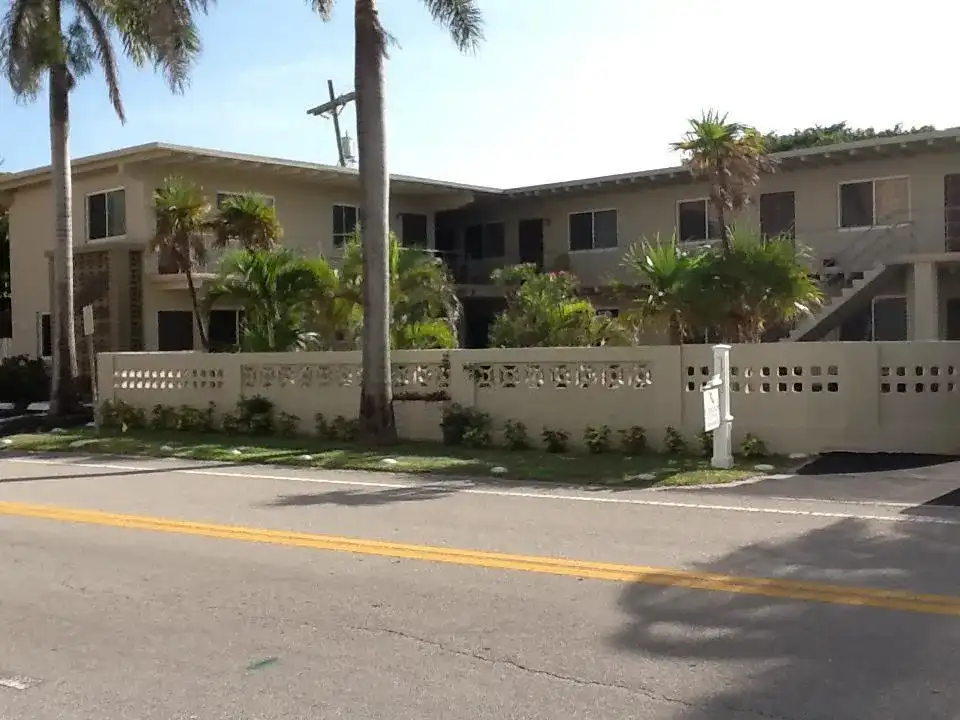 100 Cascade Lane # 8, Palm Beach Shores FL 33404