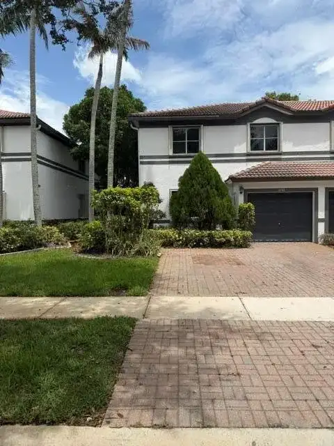 2440 NW 99th Way, Sunrise FL 33322