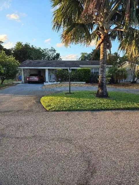 311 NE 42nd Street, Oakland Park FL 33334
