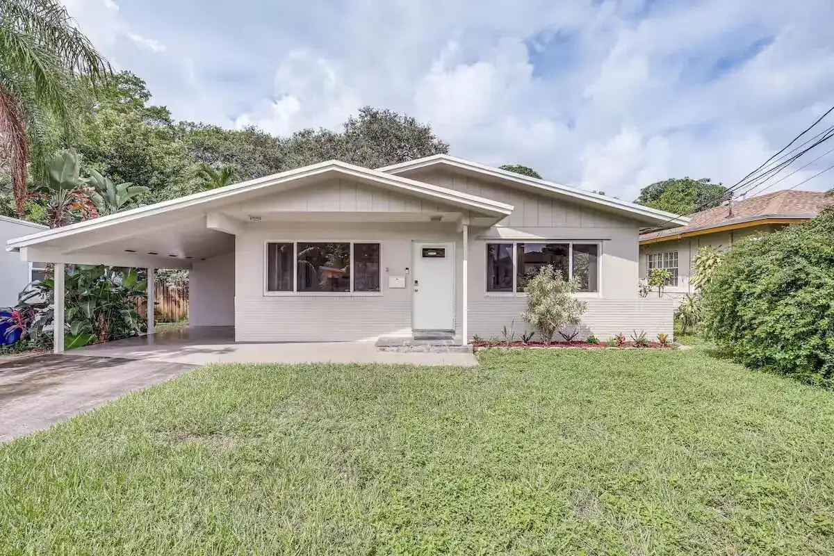 124 SW 2nd Avenue, Hallandale Beach FL 33009
