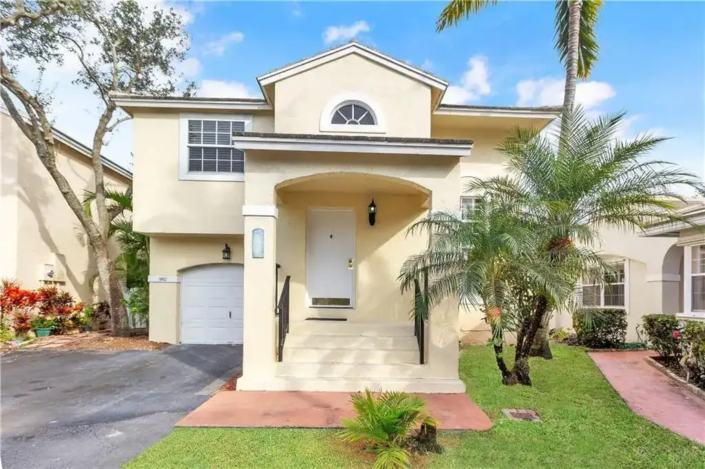 9812 NW 9th Court, Plantation FL 33324