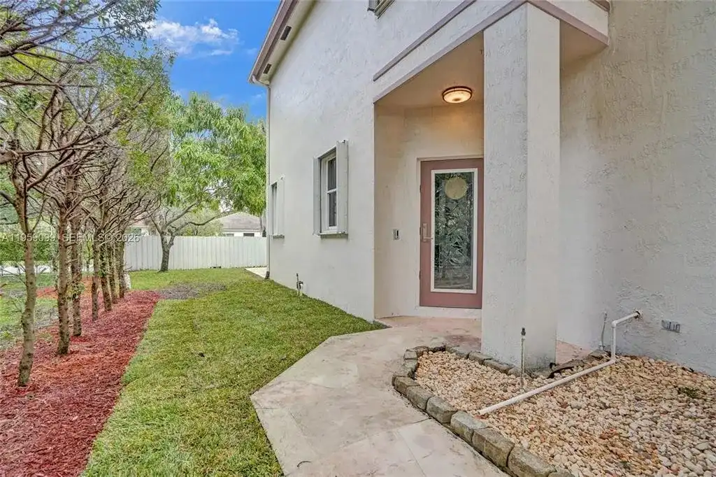 218 NW 75th Terrace, Plantation FL 33317