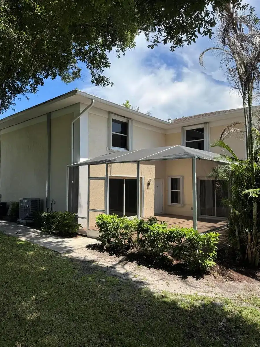 1536 N Lawnwood Circle # 3, Fort Pierce FL 34950