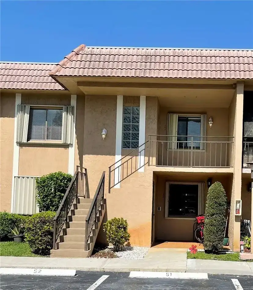 197 Lakeview Drive # 202, Weston FL 33326
