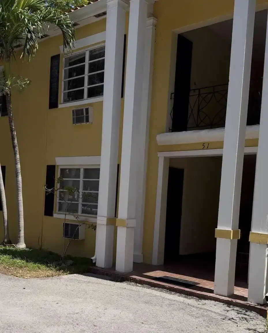51 Edgewater Drive # 4, Coral Gables FL 33133