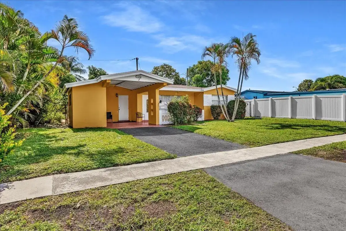 3560 NW 34th Way, Lauderdale Lakes FL 33309