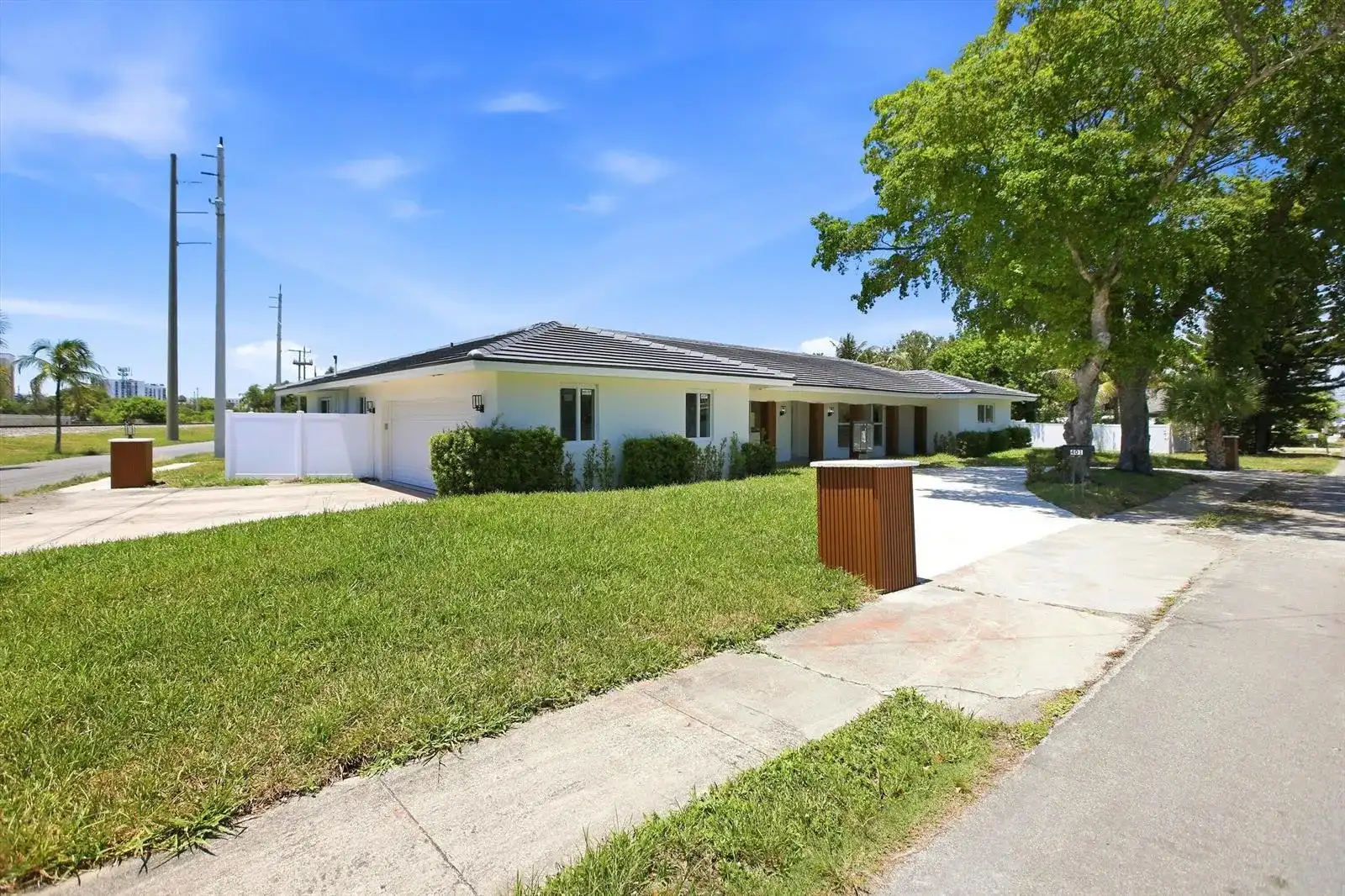 401 NW 3rd Place, Dania Beach FL 33004