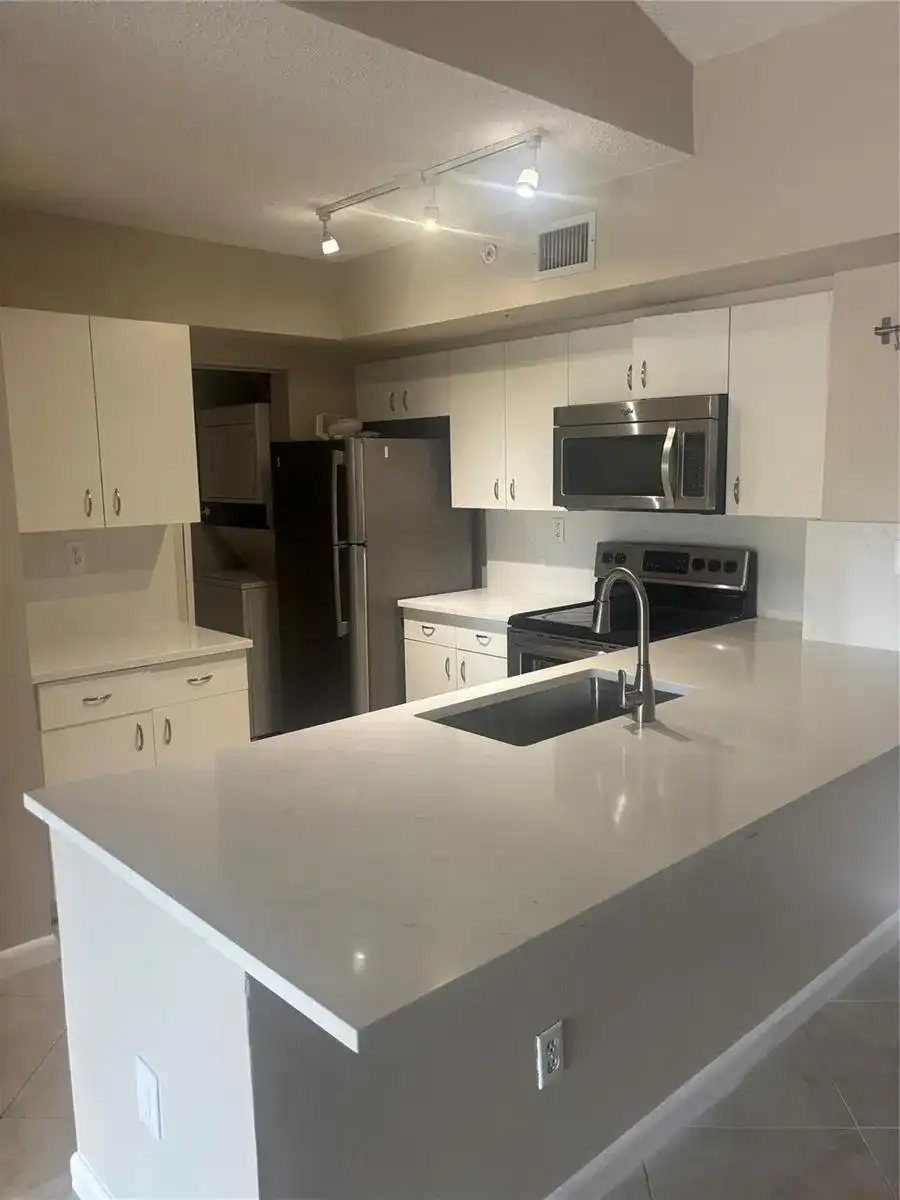 2640 S University Drive # 305, Davie FL 33328