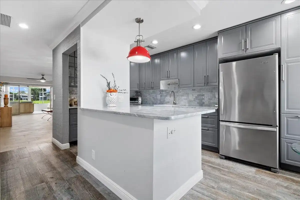 1395 SW 27th Avenue # 103, Delray Beach FL 33445
