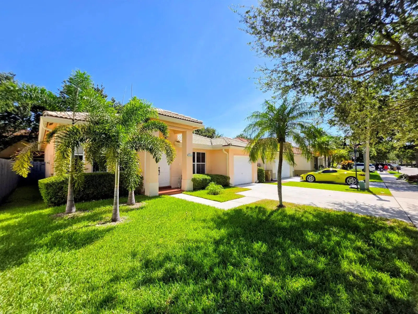 14013 N Cypress Cove Circle, Davie FL 33325