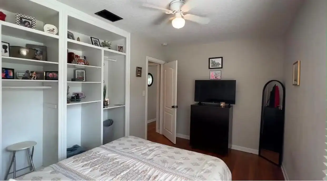 2350 Mayer Street, Orlando FL 32806
