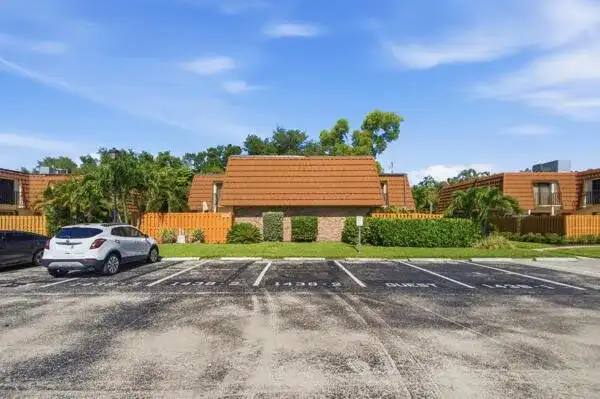 1438 Park Shore Circle # 3, Fort Myers FL 33901