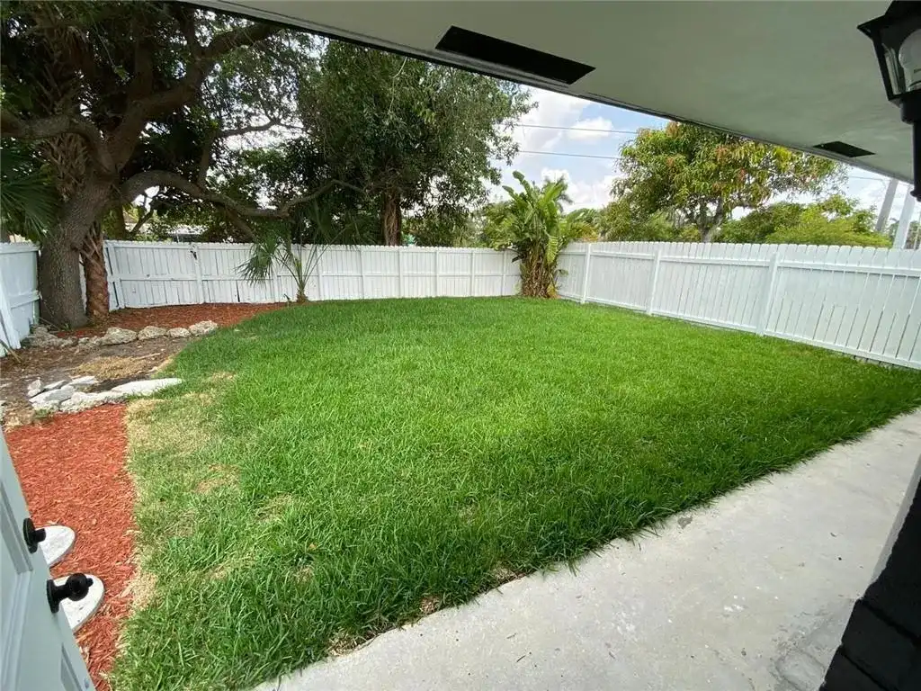 3990 SW 51st Street # 3, Dania Beach FL 33312