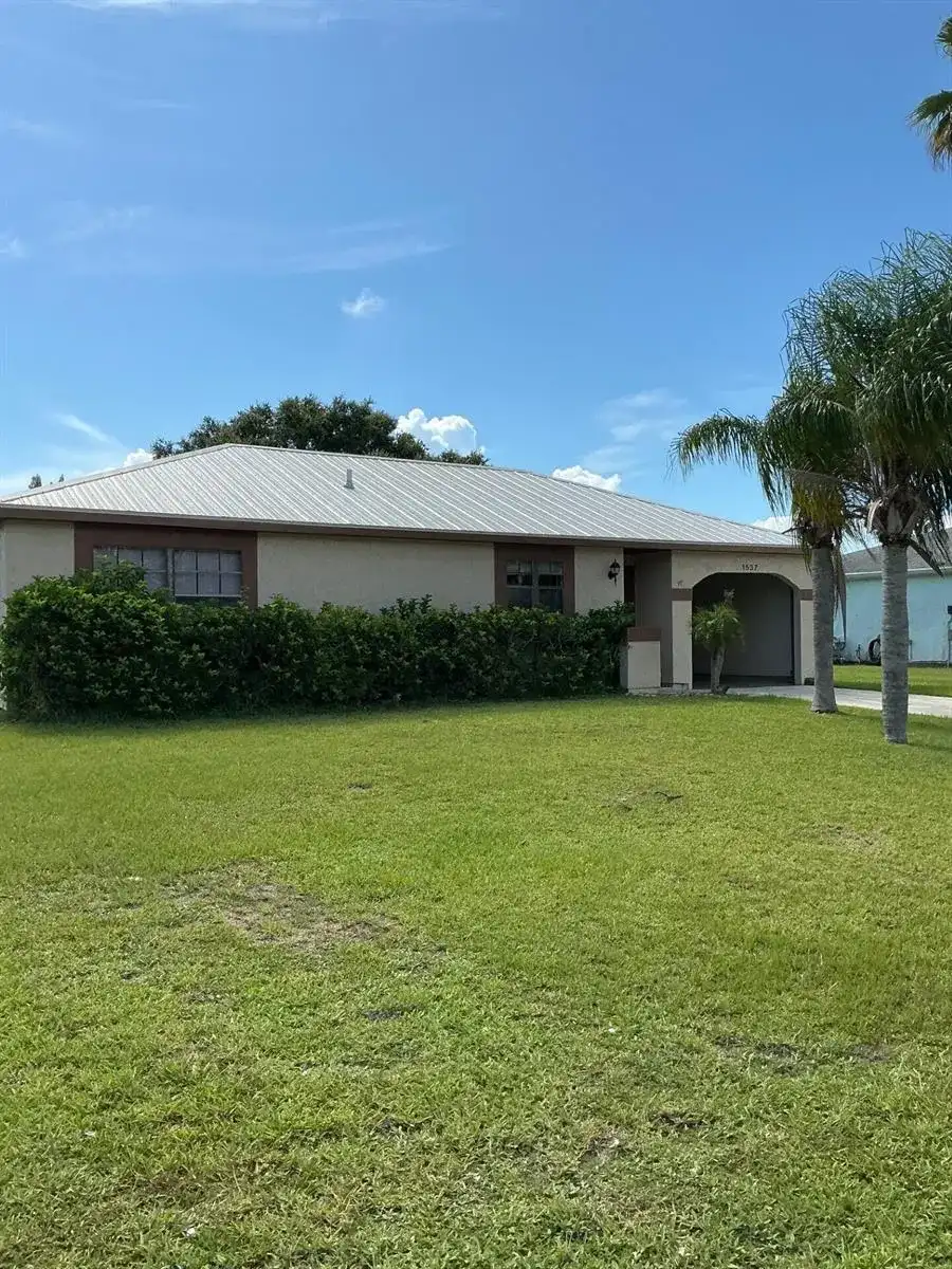 1537 SE Arenson Lane, Port St. Lucie FL 34952