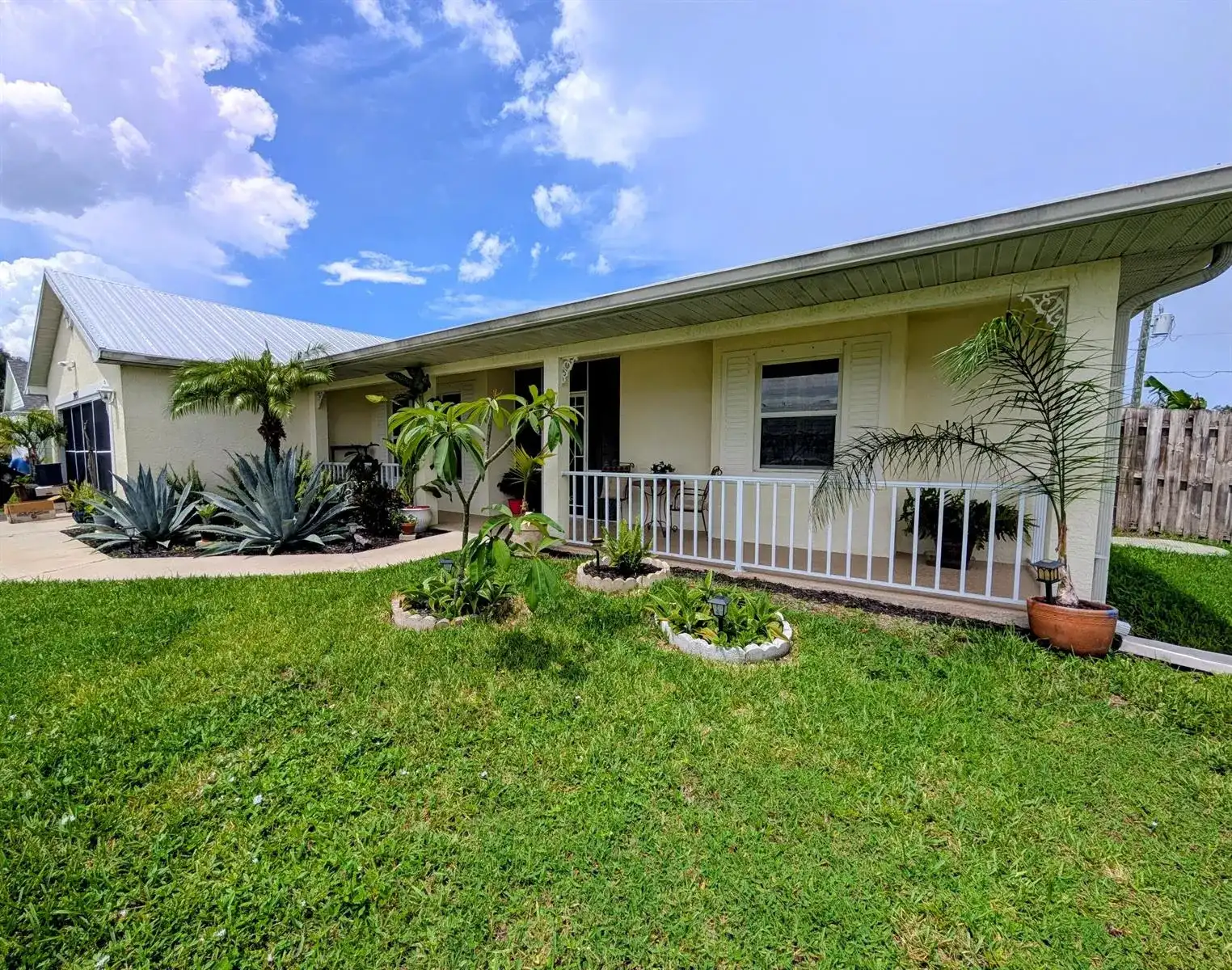 2097 SW Larchmont Lane, Port St. Lucie FL 34984