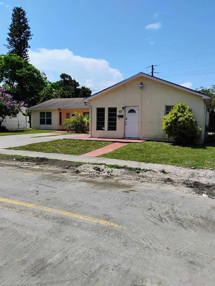 57 SE 12th Street, Dania Beach FL 33004