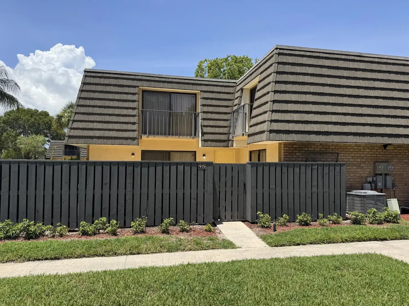 915 9th Way, West Palm Beach FL 33407