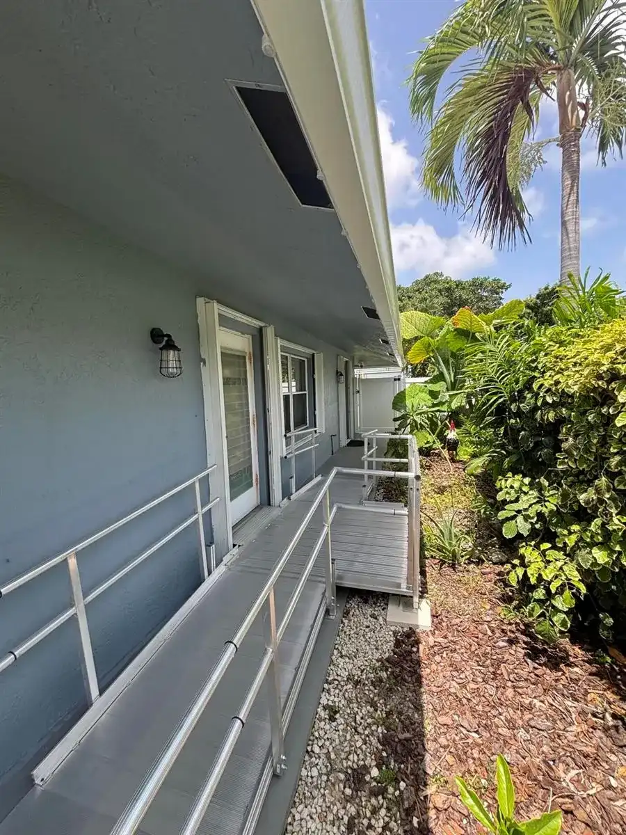 721 E Coast Avenue, Lantana FL 33462